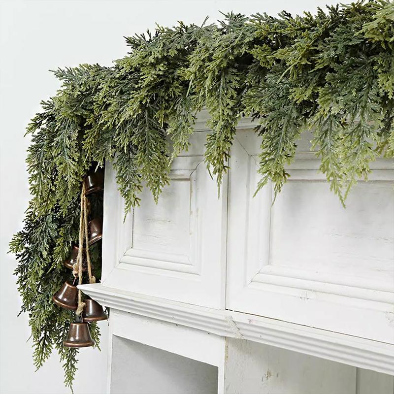 Pre-lit Christmas Cedar Garland